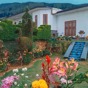 https://elegant-holiday-home.kandyhotelsnow.com